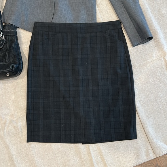 Theory Skirt Like New - Picture 2 of 9